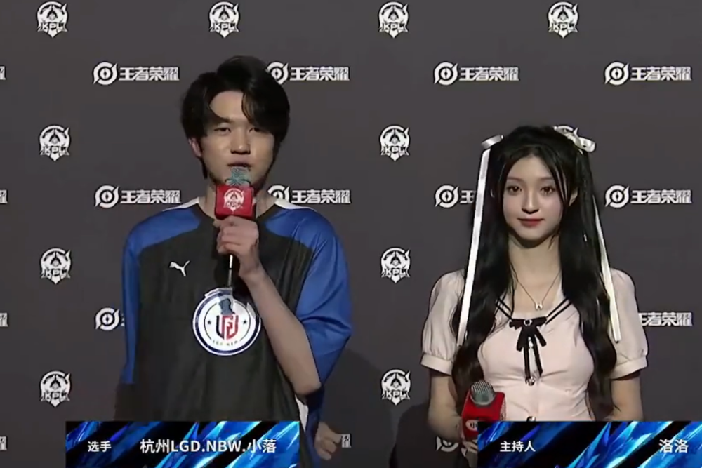 更揭示了足 更揭示了足