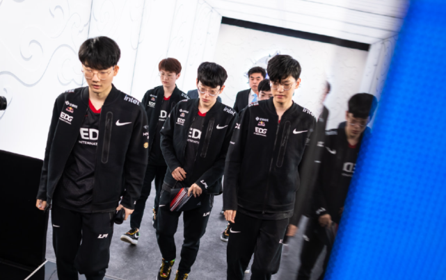 更是中国足 更是中国足